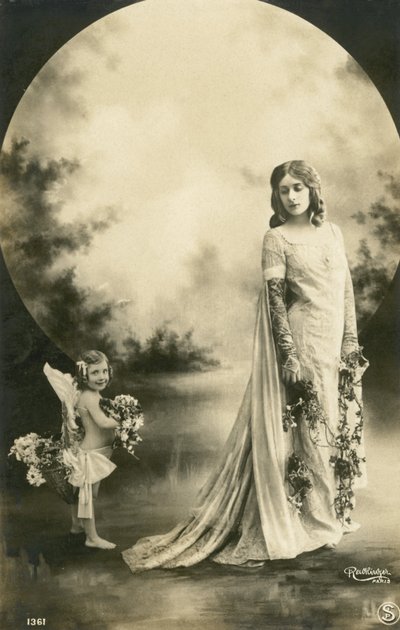 Femme et petite fille avec une pleine lune - French Photographer